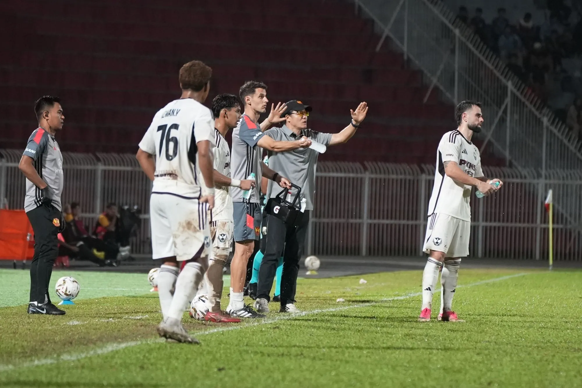 Joel Donés giving instructions from the touchline during a Selangor FC match