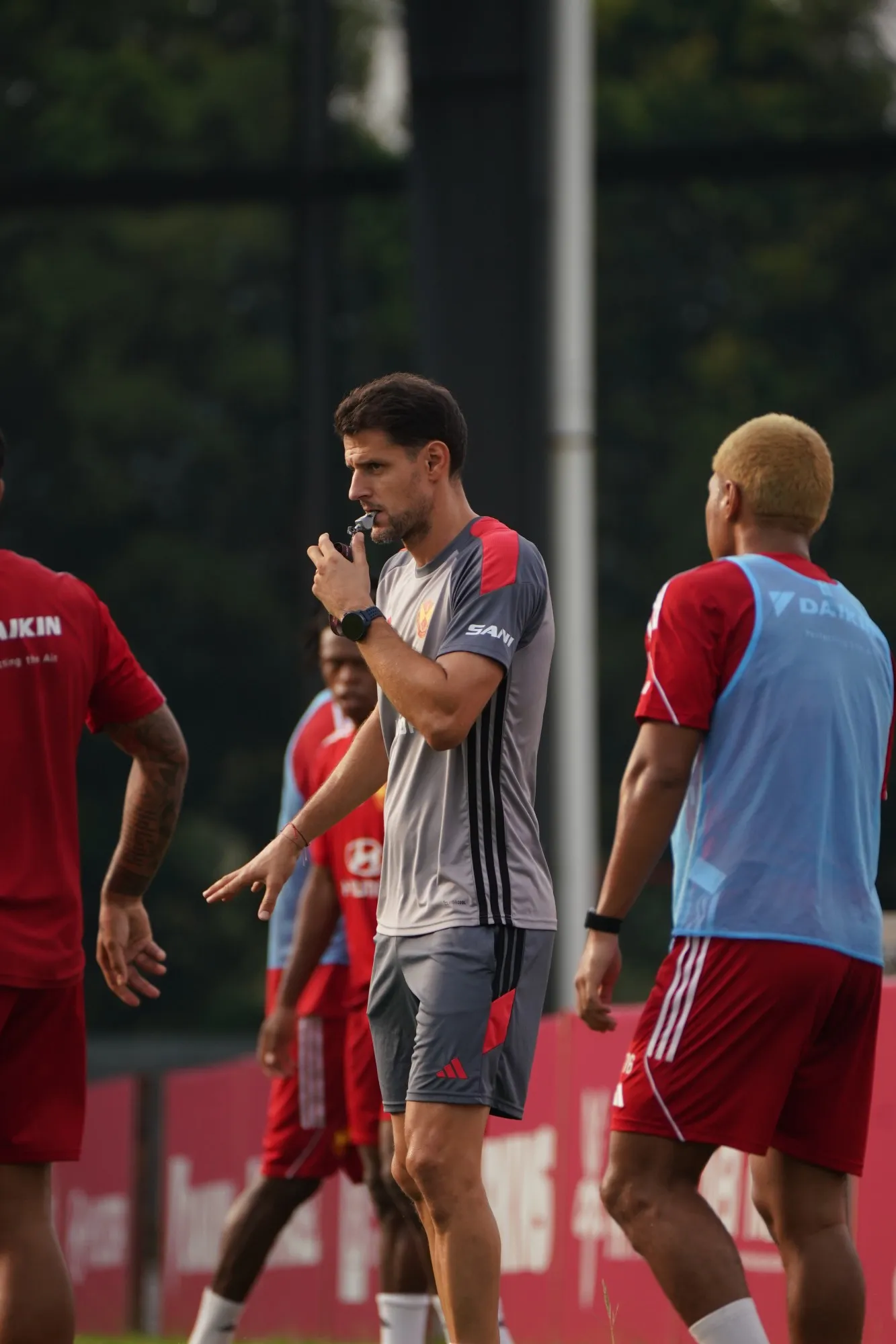 Joel Donés leading a training session at Selangor FC